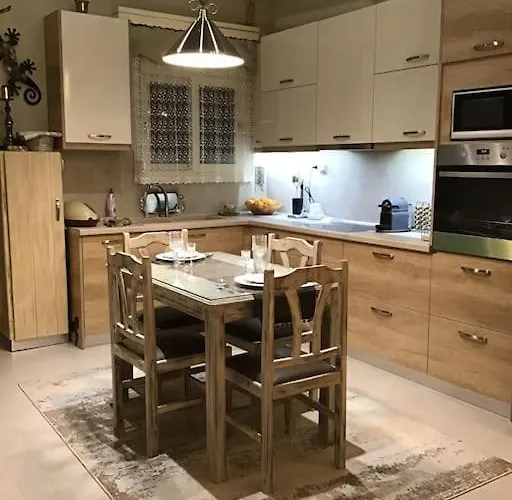 Corner House * Volos