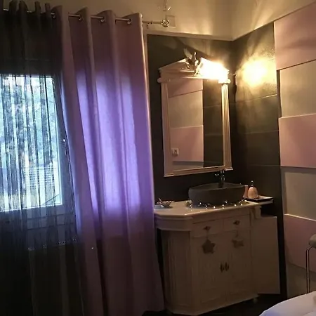 Corner House Apartament *