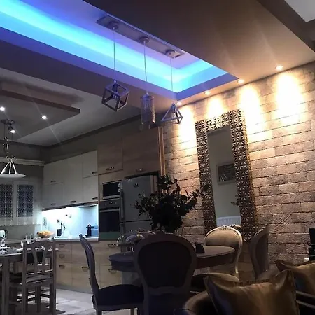 Apartament Corner House